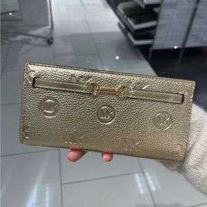 NWT MICHAEL KORS Carson Large Metallic Logo Debossed Snap Wallet